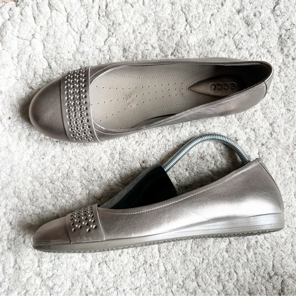 Ecco: Slip On Muted Metallic Gun Metal Studded Vamp Slip On Ballerina Flats - Picture 1 of 10